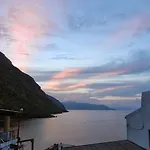 Otel Seaside Leni