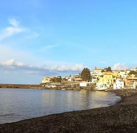 Seaside Leni